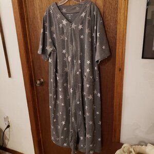 Catherine's Dreams Co. Gray Star Pattern Short sleeve Robe sz L (18-20)